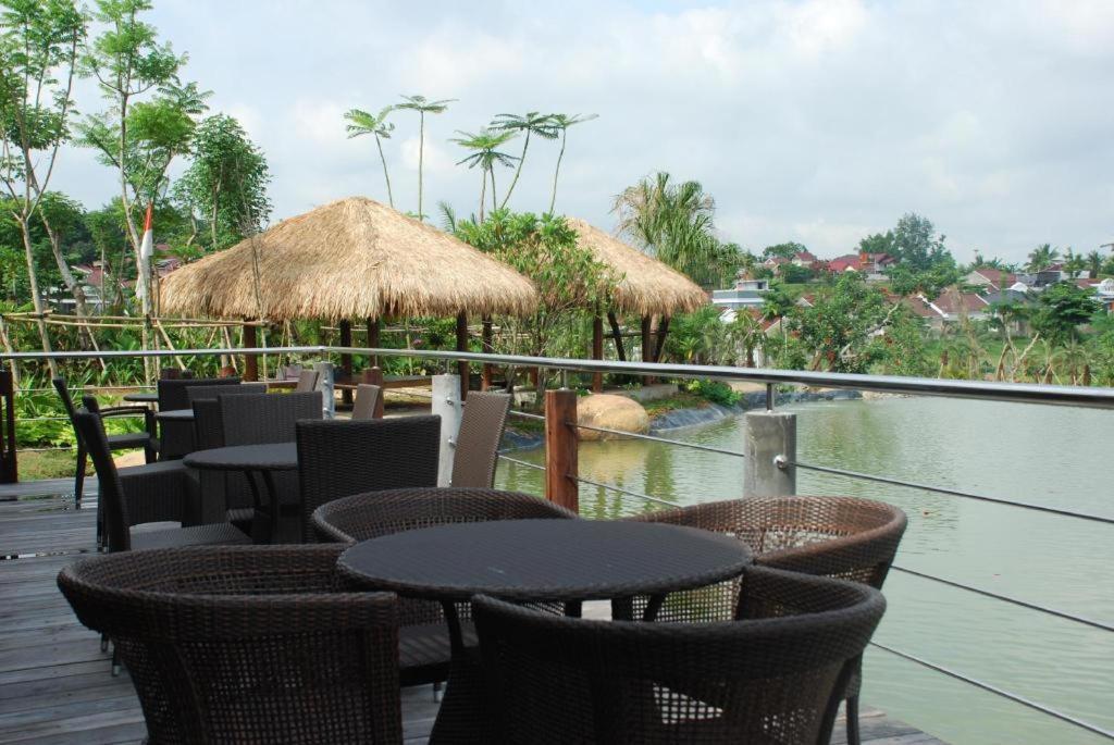 รูมาห์ กีโต จัมไบ โฮเต็ล Hotel จัมบี ภายนอก รูปภาพ