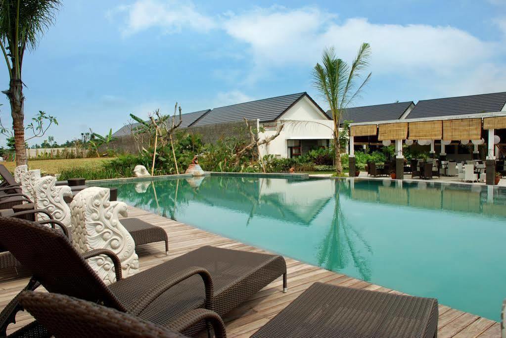 รูมาห์ กีโต จัมไบ โฮเต็ล Hotel จัมบี ภายนอก รูปภาพ