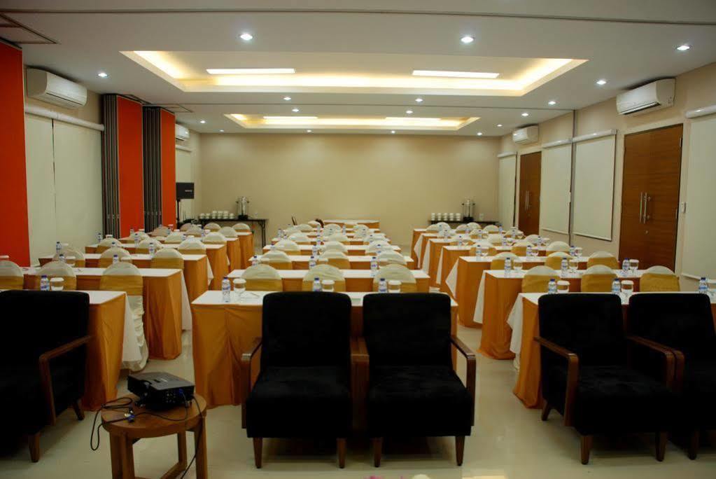 รูมาห์ กีโต จัมไบ โฮเต็ล Hotel จัมบี ภายนอก รูปภาพ
