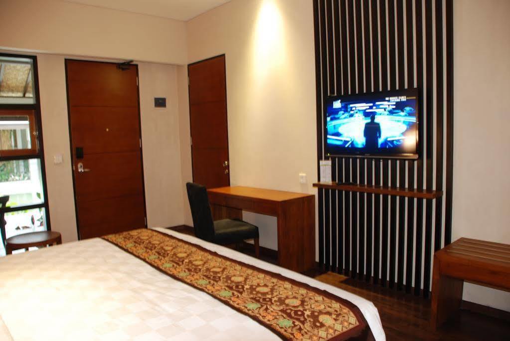 รูมาห์ กีโต จัมไบ โฮเต็ล Hotel จัมบี ภายนอก รูปภาพ